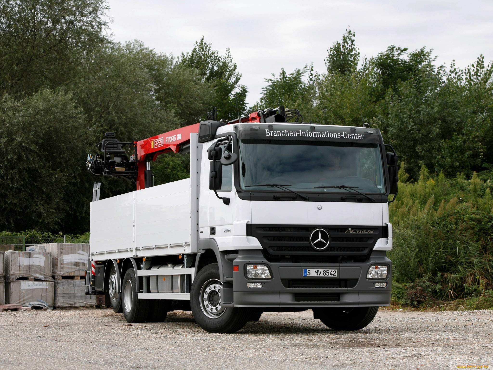 , mercedes, trucks